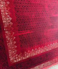 فرش ماشینی 700 شانه کاشان طرح گوشواره زمینه لاکی تراکم 2550