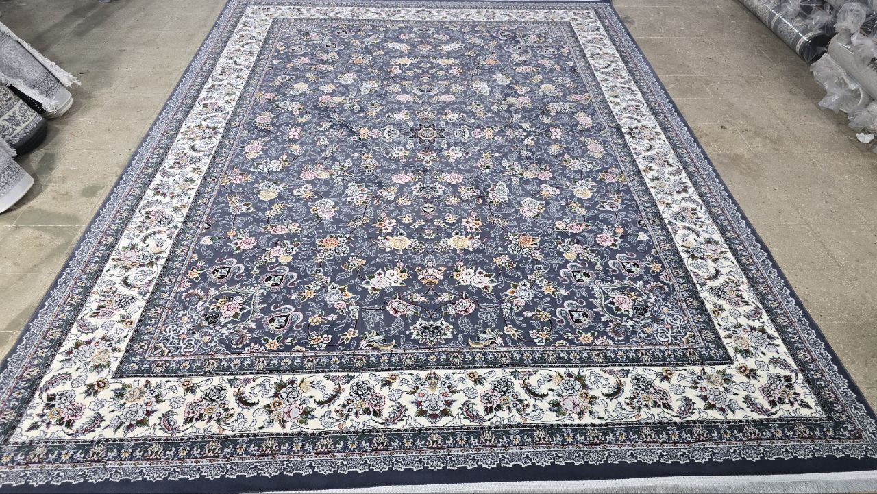 فرش ماشینی 700 شانه کاشان طرح گیلدا رنگ دودی افشان بدون ترنج