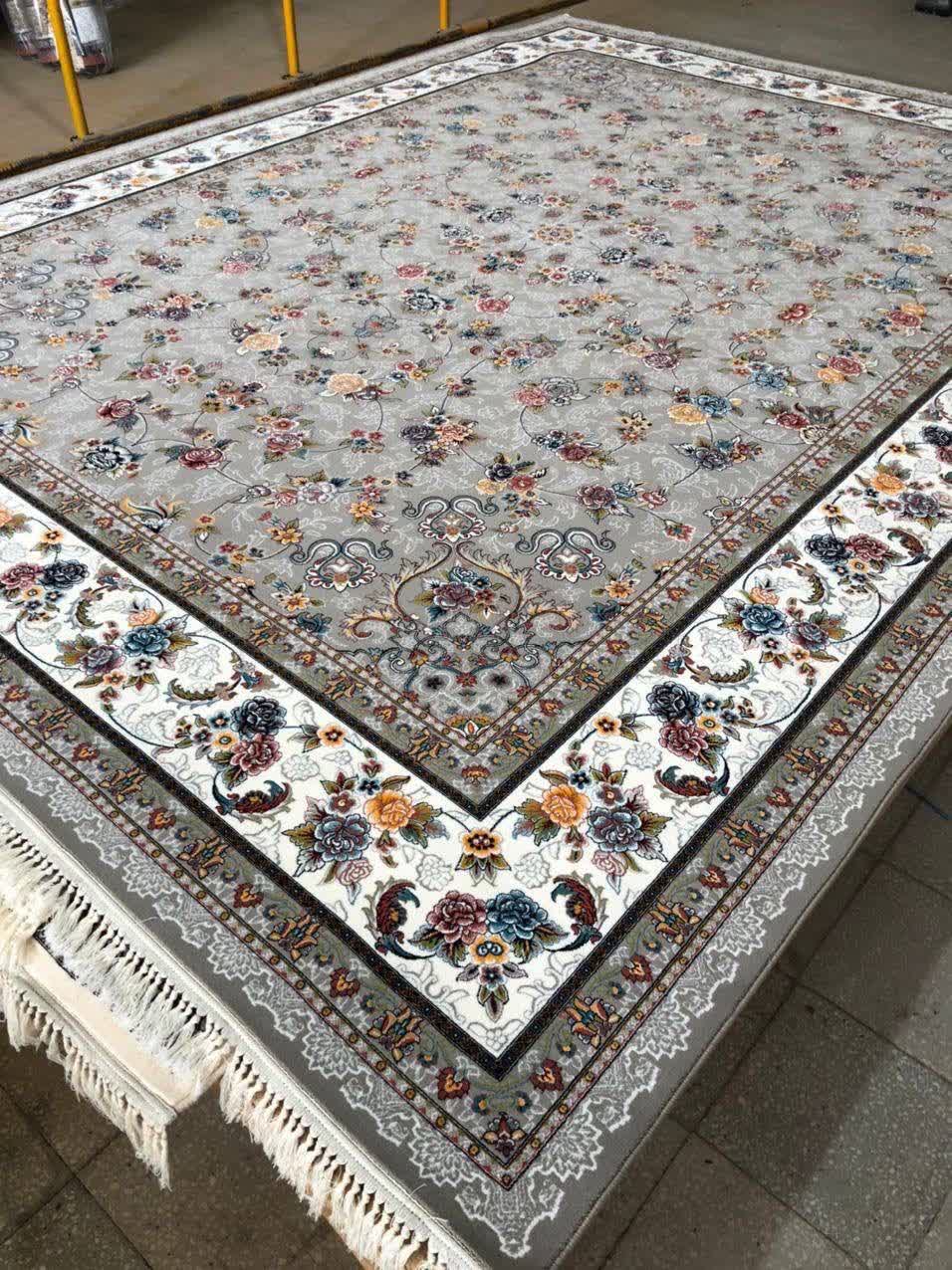 فرش ماشینی 700 شانه کاشان طرح گیلدا فیلی افشان ده رنگ اکریلیک