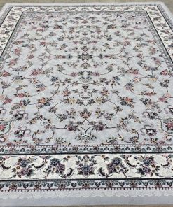 فرش ماشینی 700 شانه کاشان طرح گیلدا زمینه نقره ای بدون ترنج