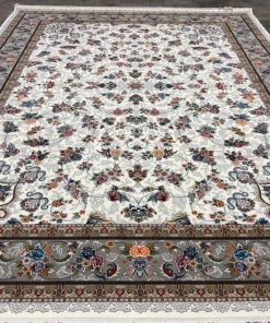 فرش ماشینی 700 شانه کاشان طرح گیلدا زمینه کرم روشن تراکم 2550 افشان
