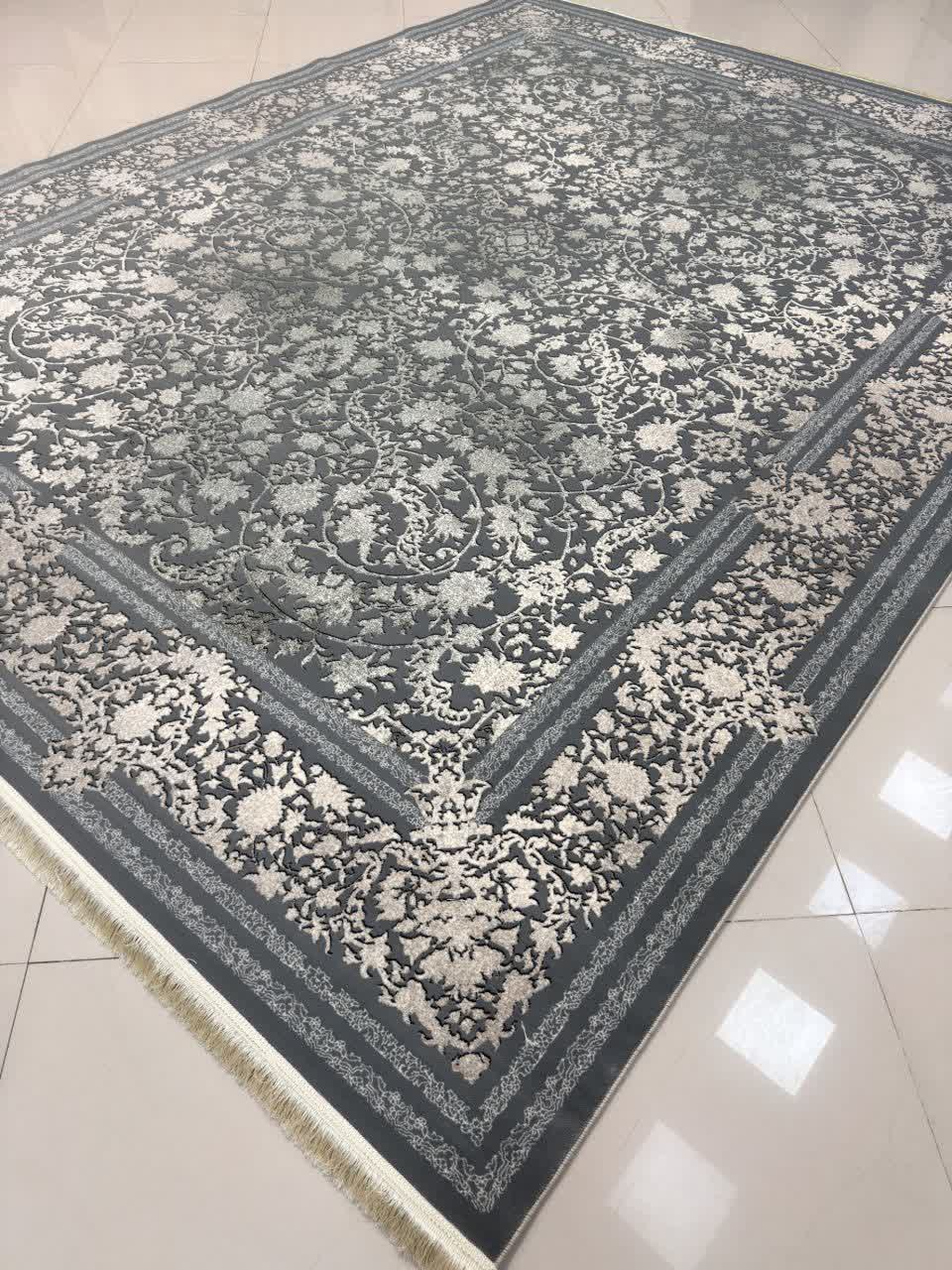 فرش ماشینی 700 شانه کاشان طرح همراز طوسی بدون ترنج