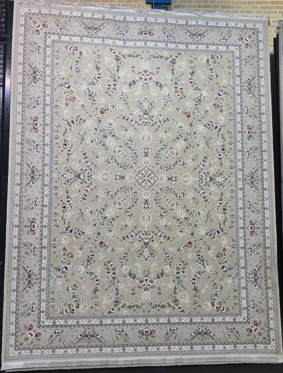 فرش ماشینی 1200 شانه کاشان طرح باغ مینو بژ گل برجسته