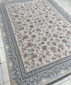 فرش ماشینی 1200 شانه کاشان طرح رزالین زمینه بژ گل برجسته فرش راحیل