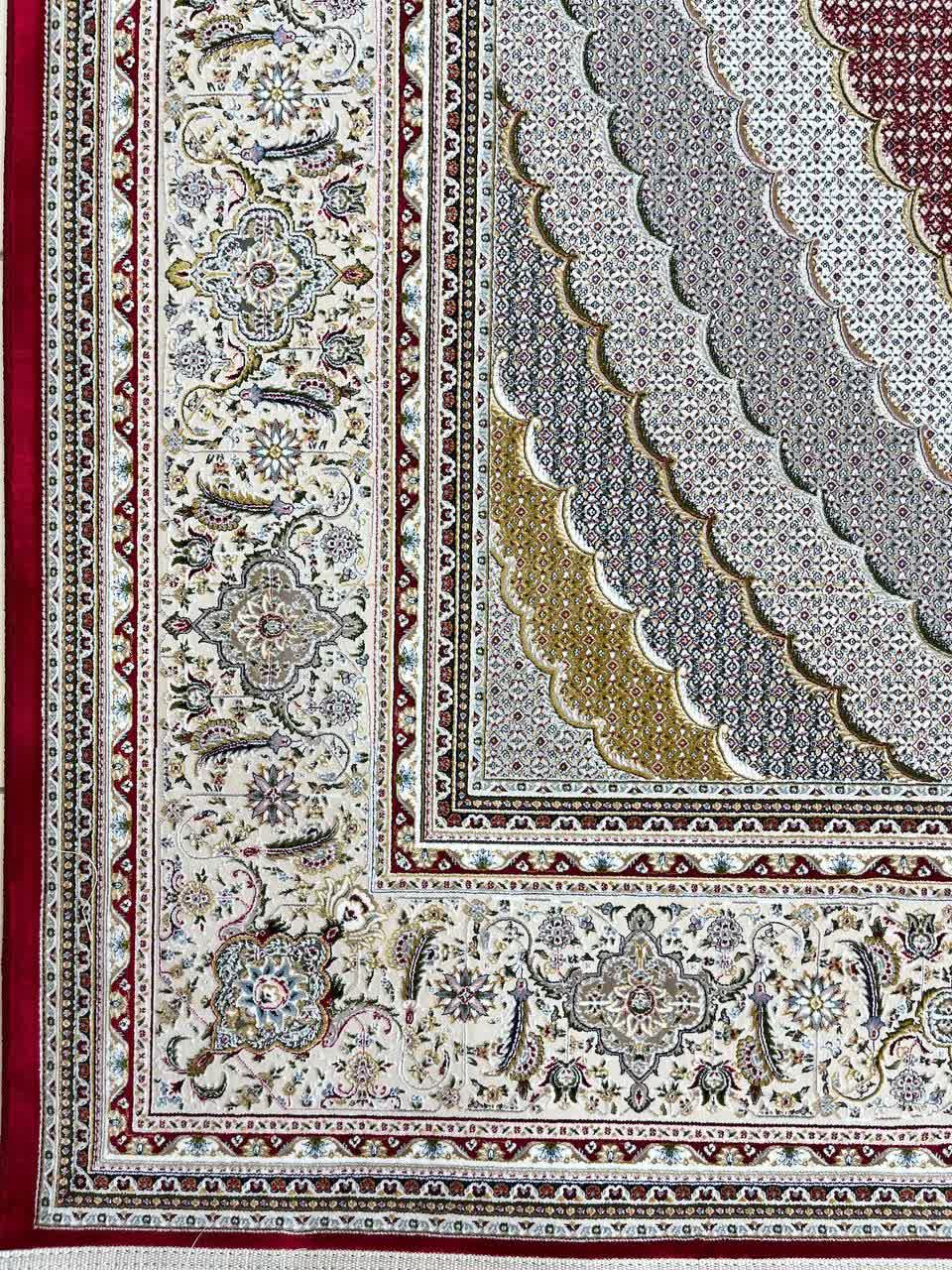 فرش ماشینی 1500 شانه کاشان طرح ریزماهی لاکی گل برجسته تراکم 4500