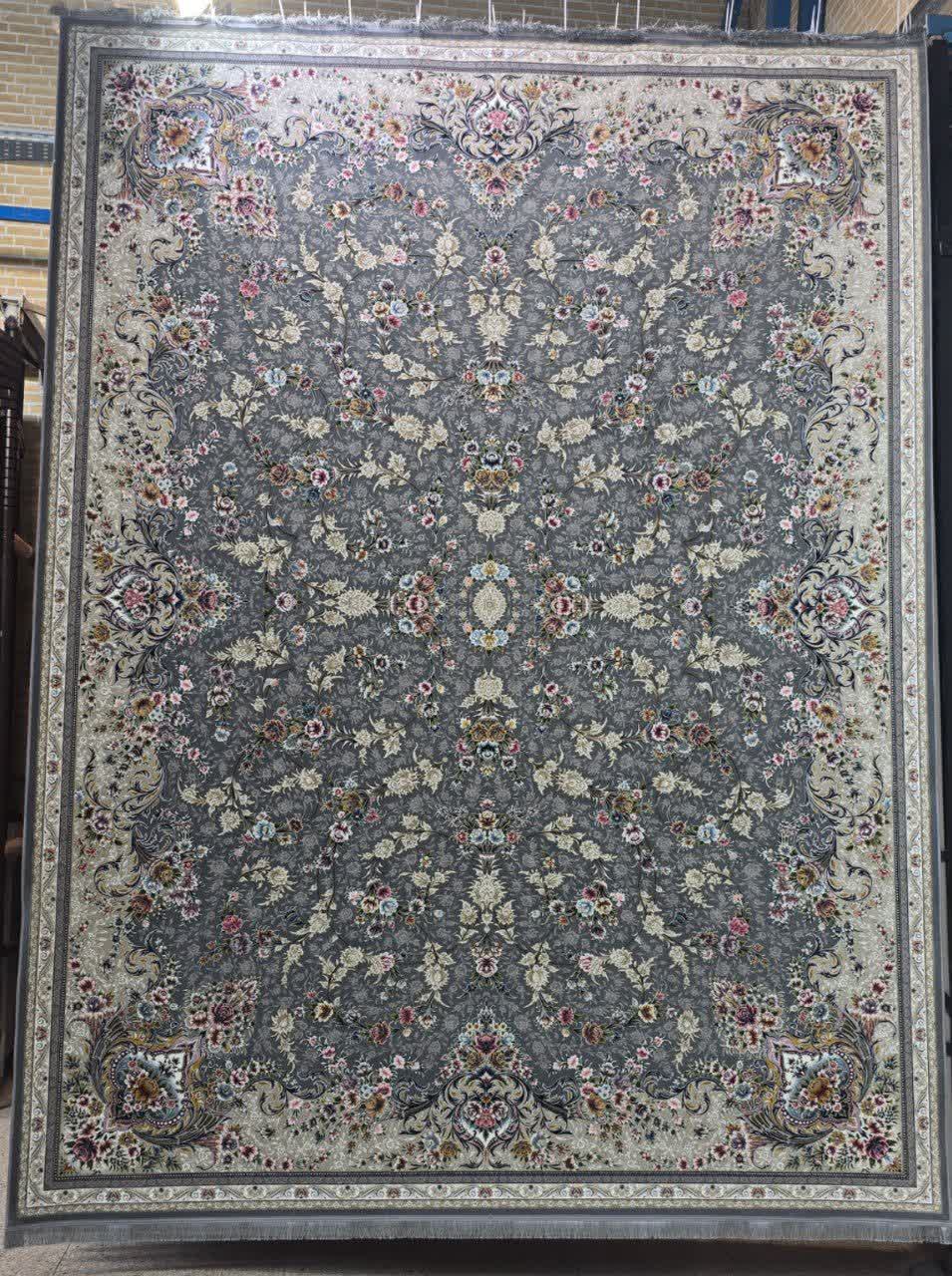 فرش ماشینی 1200 شانه کاشان طرح ستایش دودی گل برجسته تراکم 3600