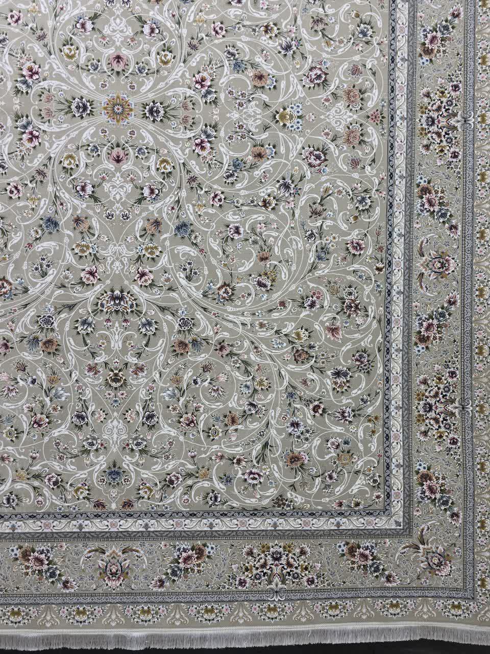 فرش ماشینی 1200 شانه کاشان طرح سروناز بژ گل برجسته تراکم 3600