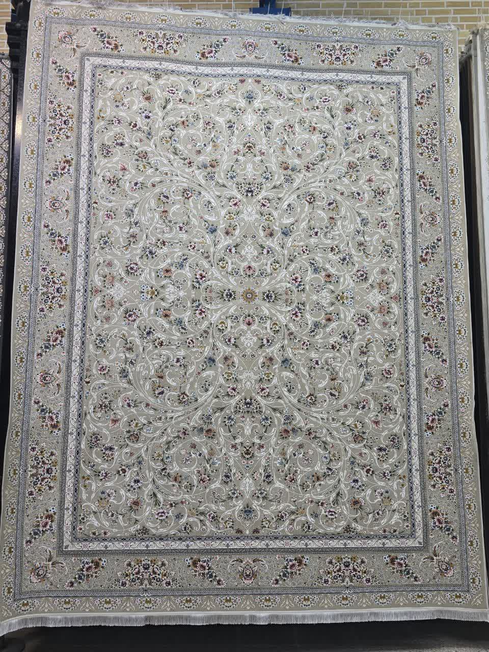 فرش ماشینی 1200 شانه کاشان طرح سروناز بژ گل برجسته تراکم 3600