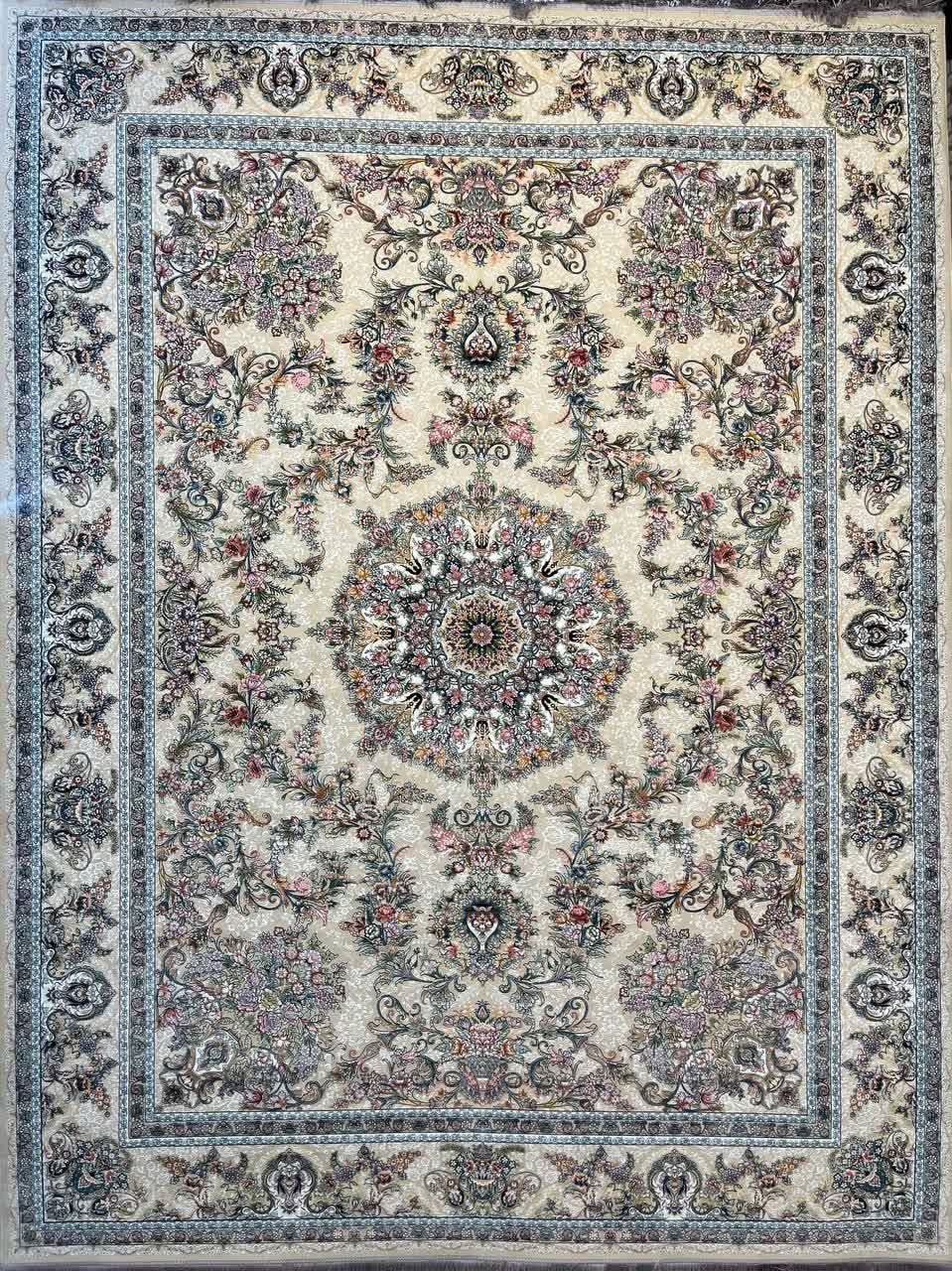 فرش ماشینی 1200 شانه کاشان طرح ماه نشان کرم گل برجسته تراکم 3600