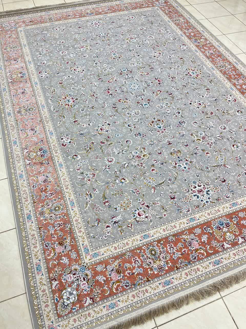فرش ماشینی 1500 شانه کاشان طرح نگار نقره ایی گل برجسته