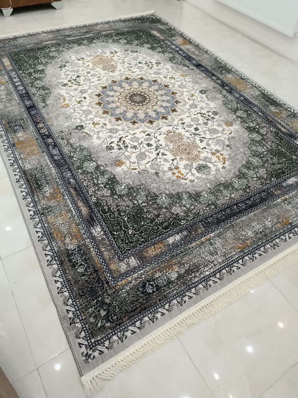 فرش ماشینی 700 شانه کاشان طرح وینتیج عروس کرم سبز تراکم 2250
