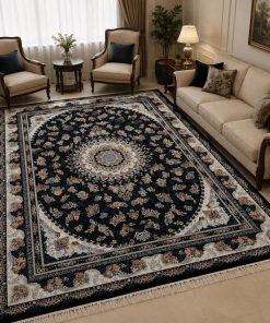 فرش ماشینی 700 شانه کاشان طرح گلستان زمینه سرمه‌ای تراکم 2550